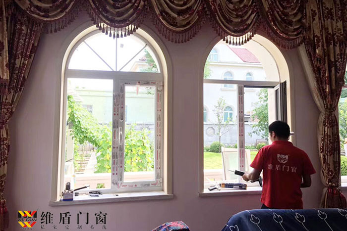維盾斷橋鋁門窗安裝現(xiàn)場(chǎng)